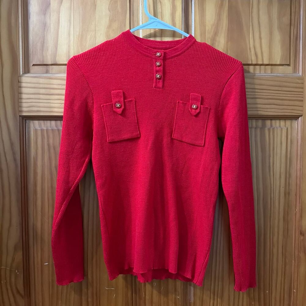 Red long sleeve knit top with pocket details (NO TAG)